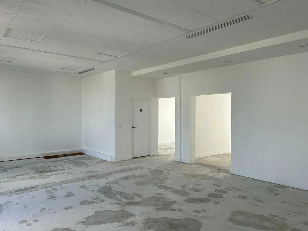 Haussmannian Apartment Showroom on Rue de Teheran — 3