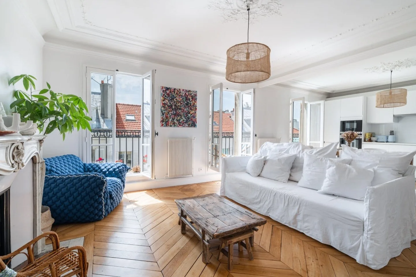 Haussmannian Apartment with Balcony in Neuilly-sur-Seine