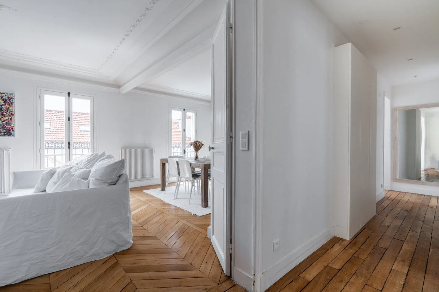 Haussmannian Apartment with Balcony in Neuilly-sur-Seine — 4