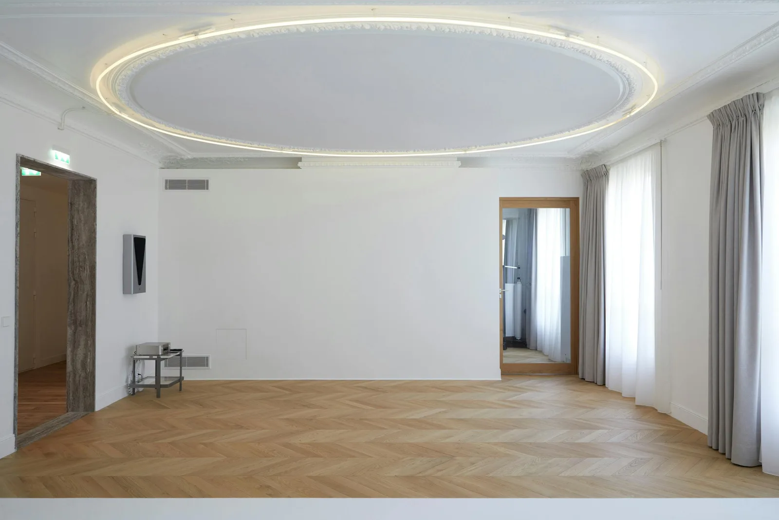 Haussmannian Photo Studio and Showroom in Paris — 3