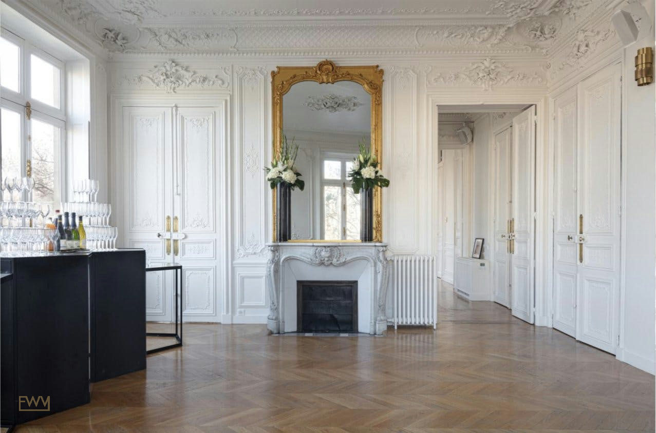 Haussmannian Showroom Near the Arc de Triomphe