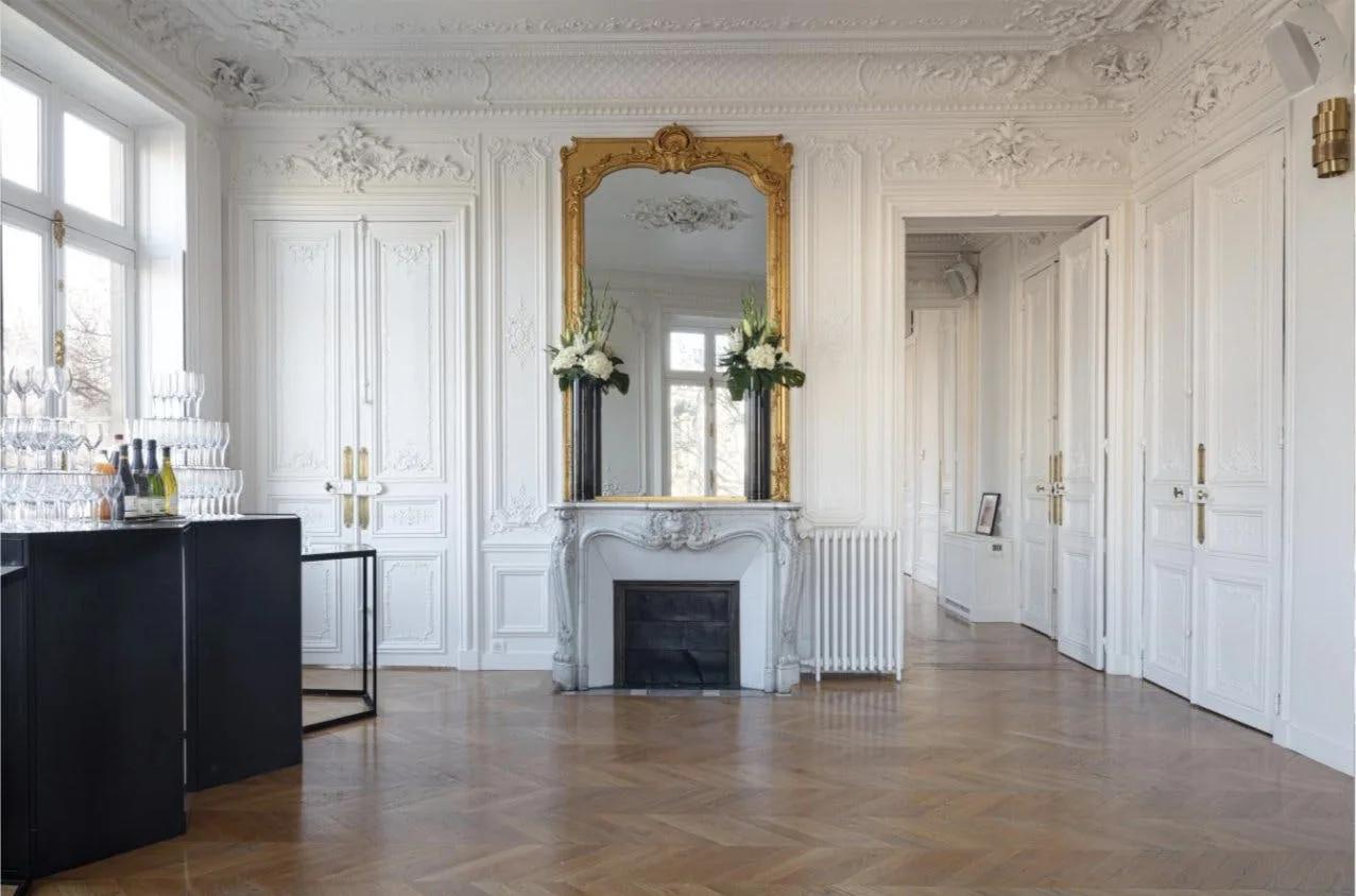 Haussmannian Showroom Near the Arc de Triomphe