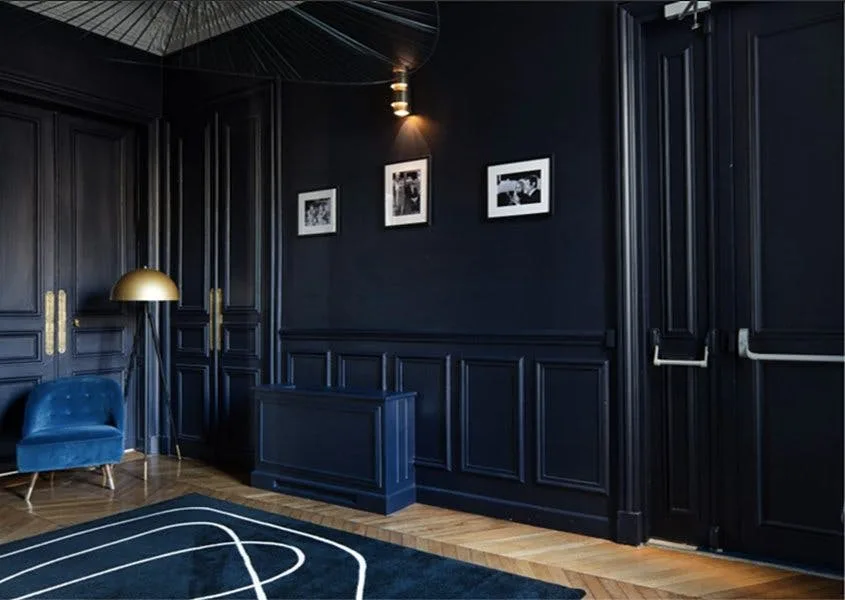 Haussmannian Showroom Near the Arc de Triomphe — 3