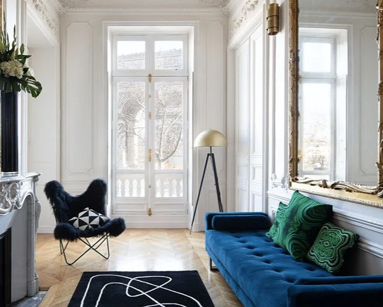 Haussmannian Showroom Near the Arc de Triomphe — 4