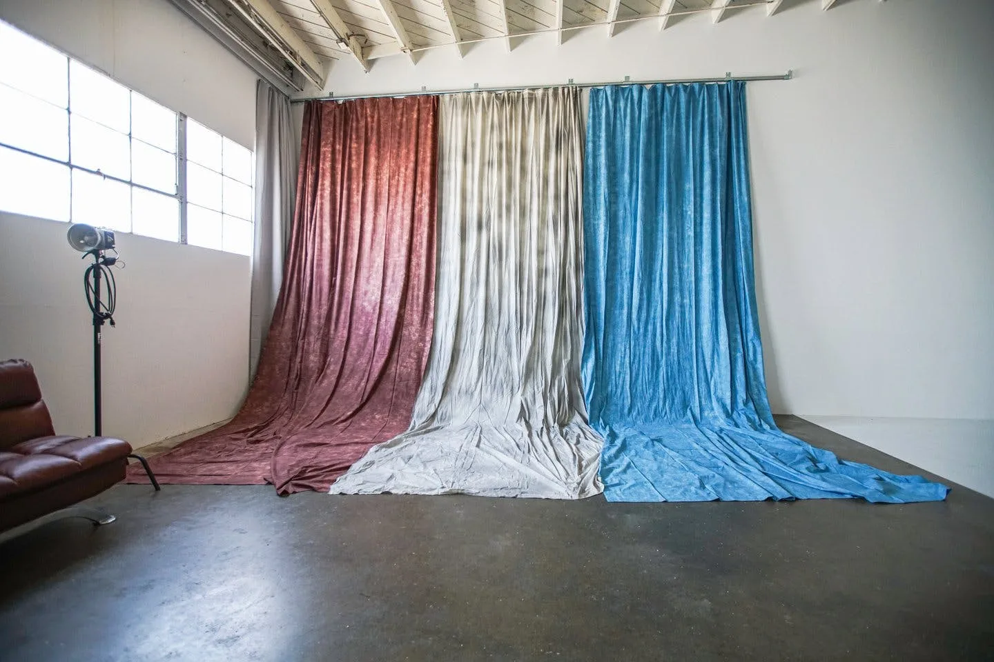 High-Ceiling Photo Studio with Cyclorama Wall in Hawthorne — 4