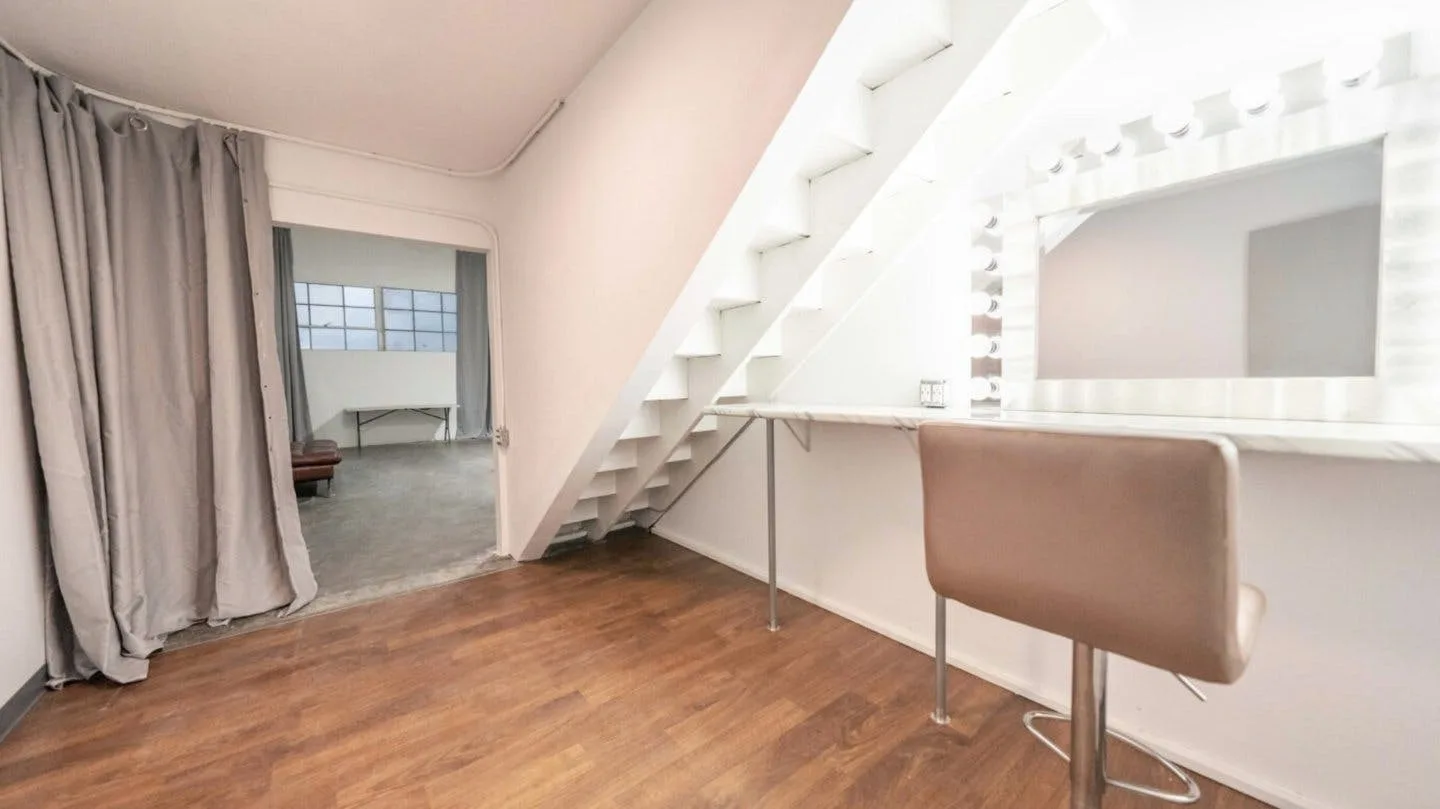 High-Ceiling Photo Studio with Cyclorama Wall in Hawthorne — 5