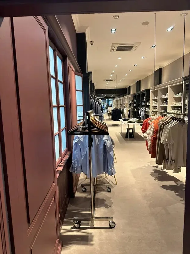 High-End Retail Space in Frankfurt's Drei-Kaiser-Haus — 5