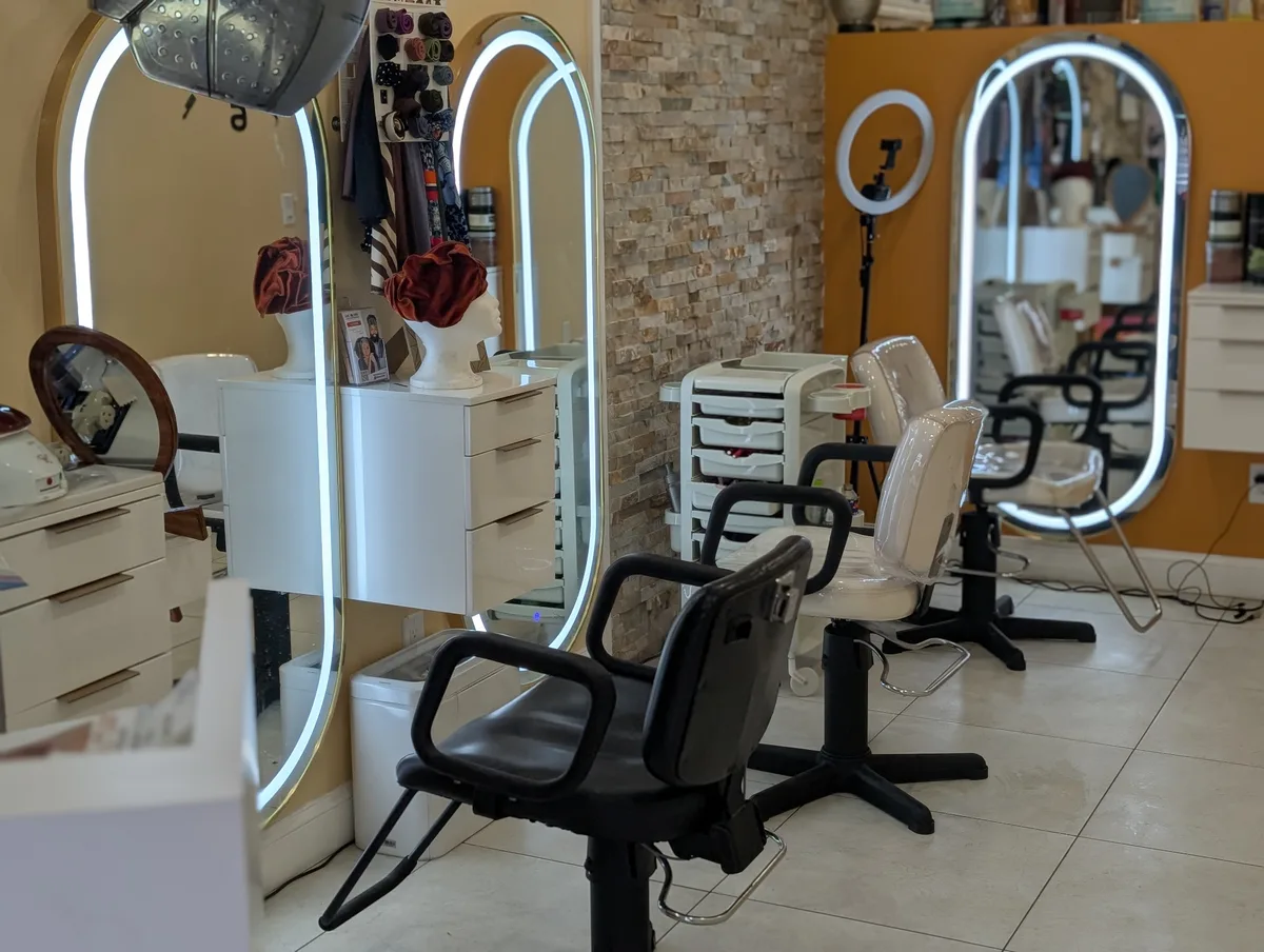 High-End Salon Space for Film and Photography, 56 sqm, photo shoot, pop-up rental in The Bronx