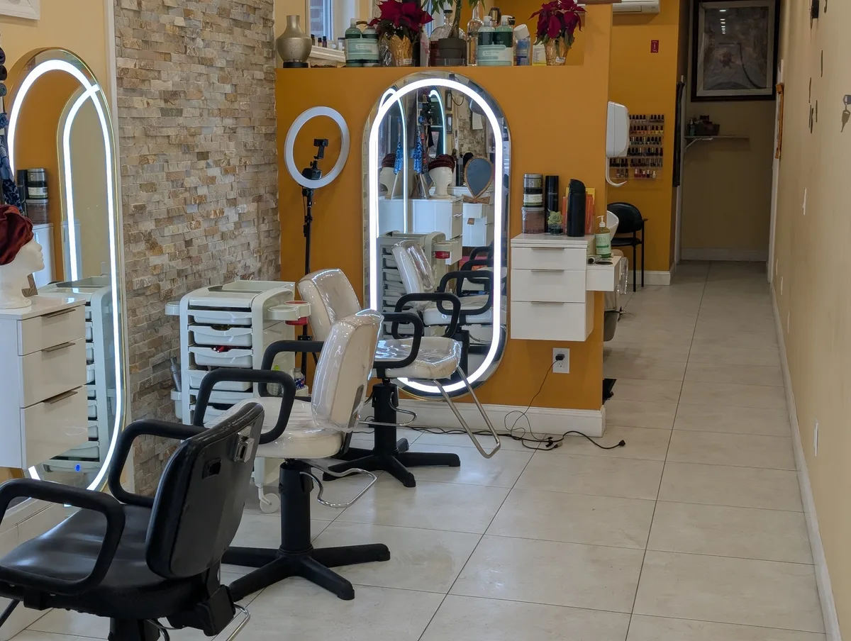 High-End Salon Space for Film and Photography, 56 sqm, photo shoot, pop-up rental in The Bronx, second interior view