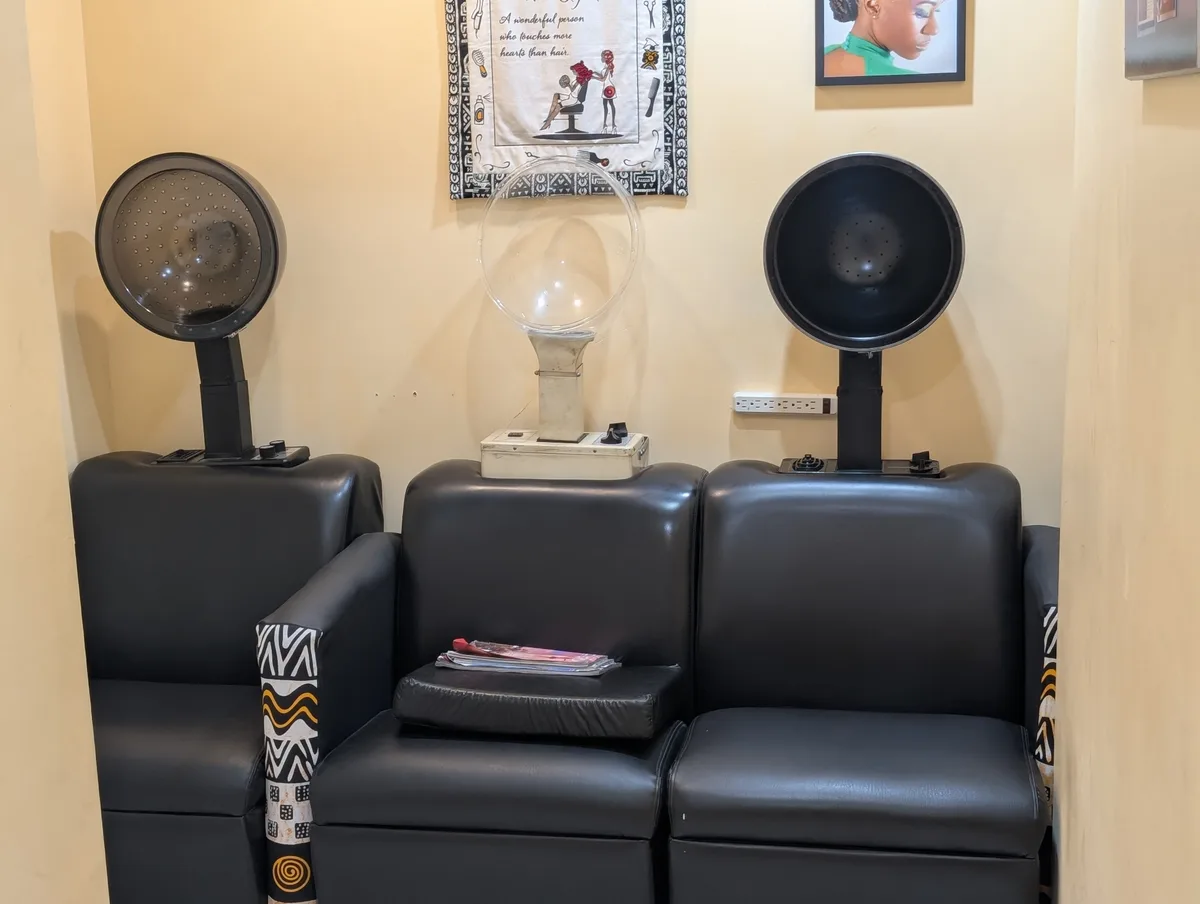 High-End Salon Space for Film and Photography, 56 sqm, photo shoot, pop-up rental in The Bronx, third interior view