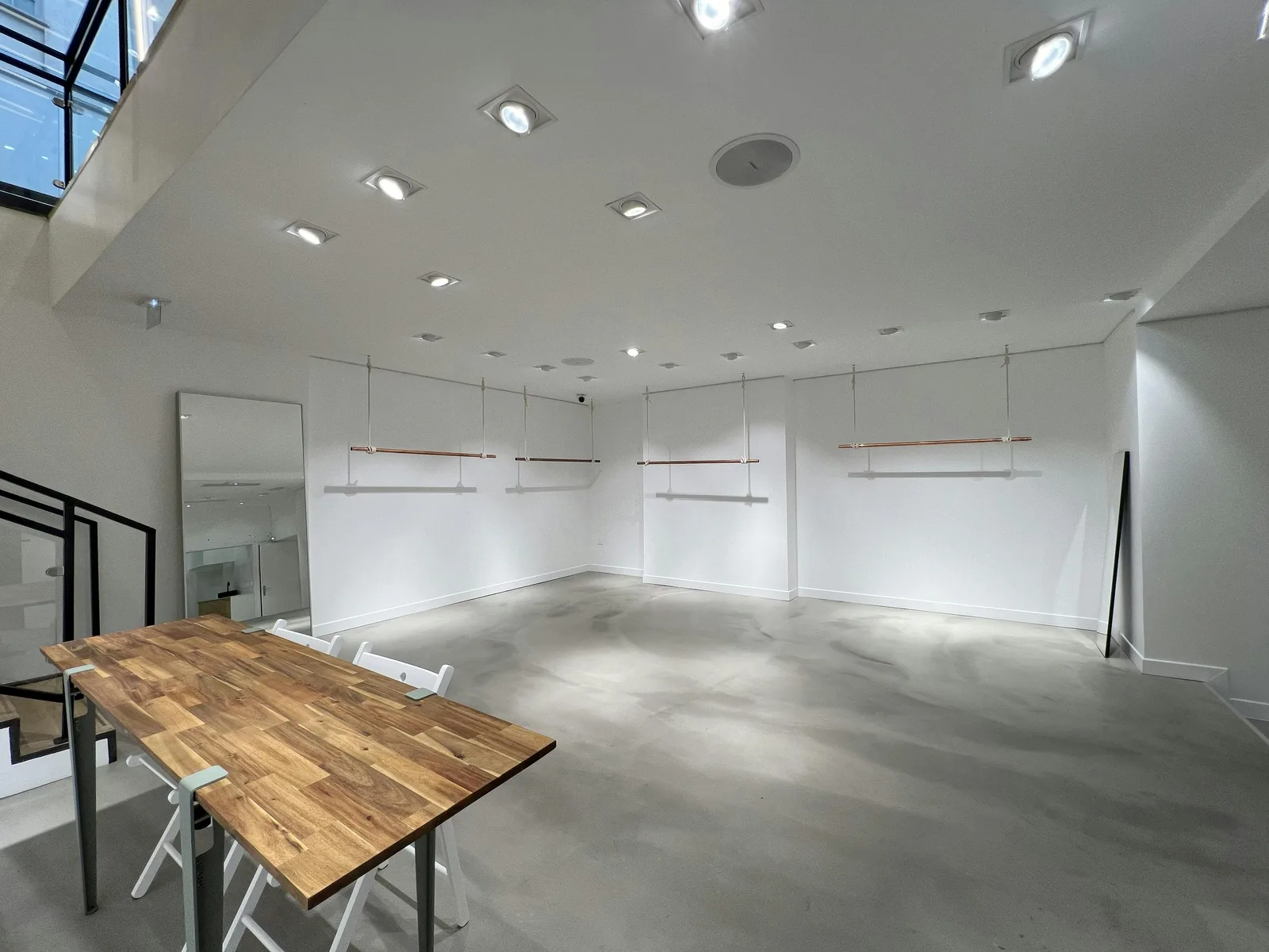 High-End Showroom Space in Central Marais District — 4