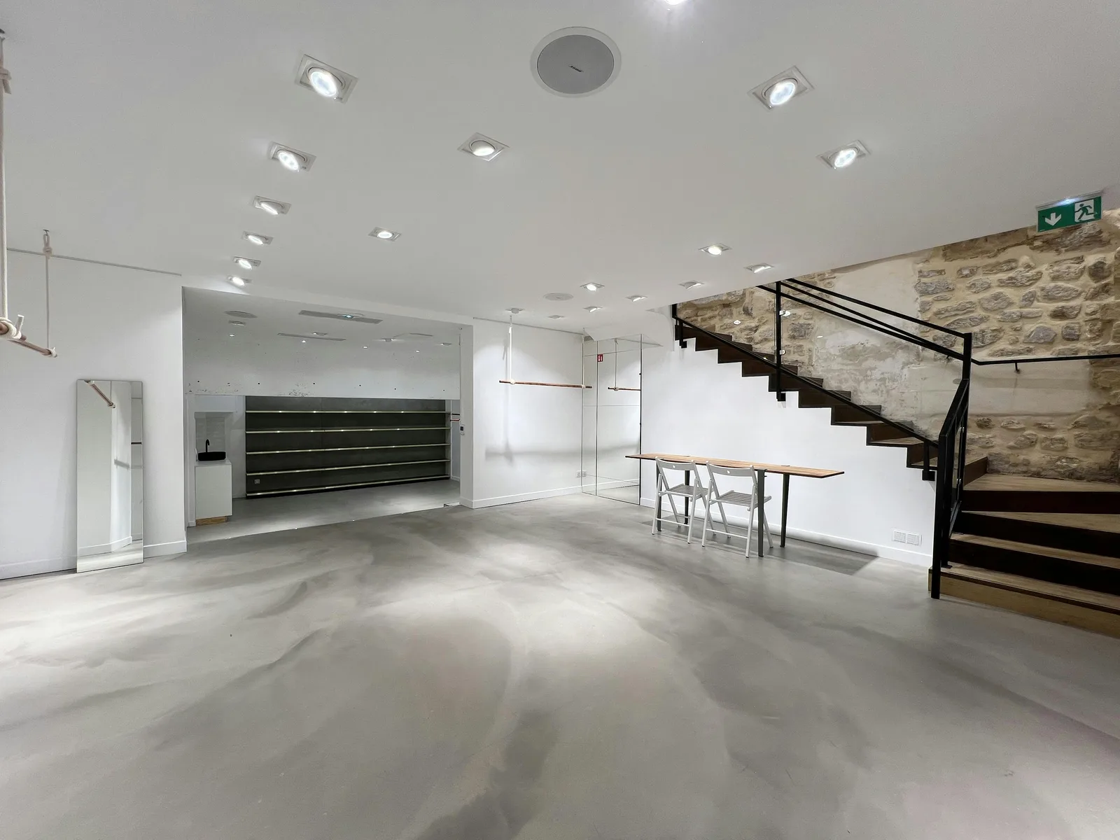 High-End Showroom Space in Central Marais District — 5