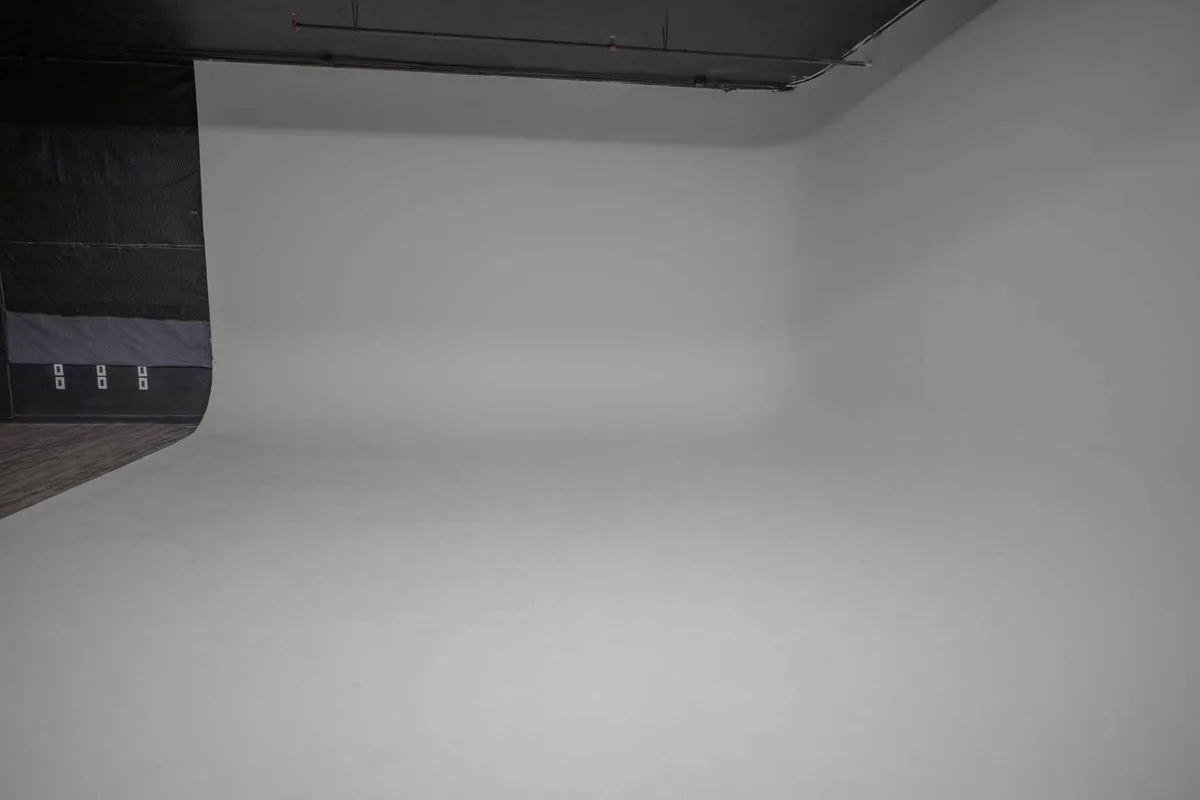 High-End Sound-Controlled Studio for Photo and Video Production, 102 sqm, photo shoot, pop-up rental in Toronto