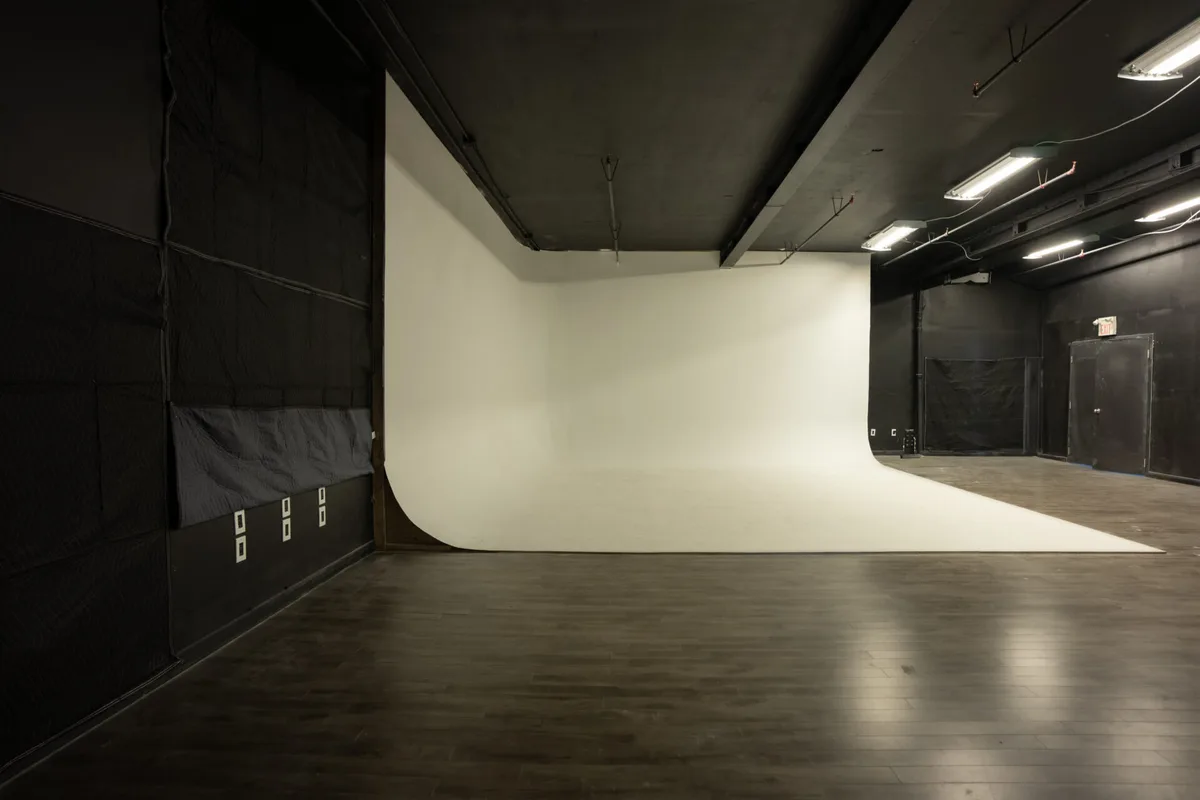 High-End Sound-Controlled Studio for Photo and Video Production, 102 sqm, photo shoot, pop-up rental in Toronto, interior vi…