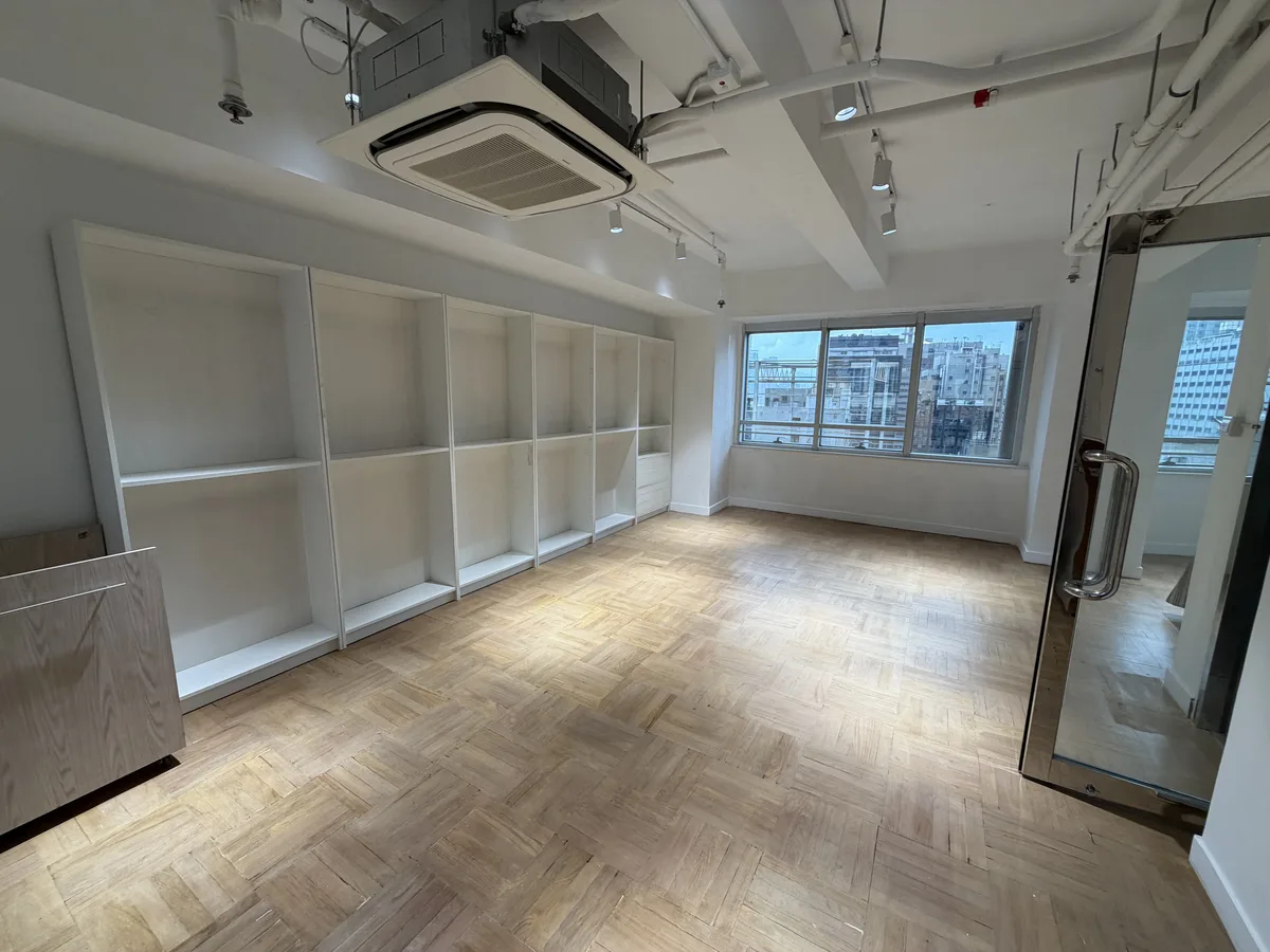 High-Floor Gallery/Office Space in Central Hong Kong, 133 sqm, art exhibition, pop-up rental, third interior view