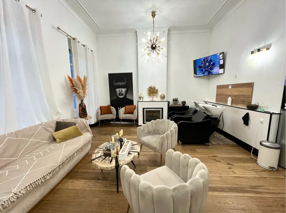 High-Quality Space for Showroom and Product Presentations, 100 sqm, pop up store in Marseille, second interior view