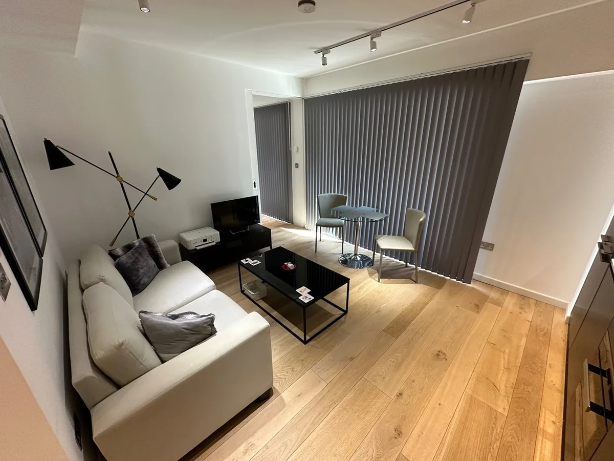 High Specification 1-Bedroom Apartment with Concierge, pop up store in Greater London, interior view