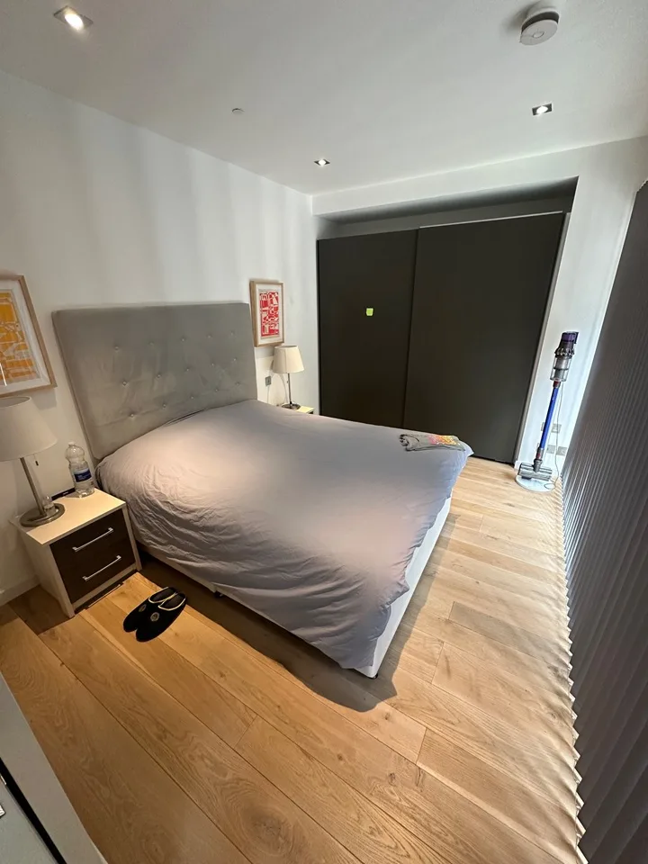 High Specification 1-Bedroom Apartment with Concierge, pop up store in Greater London, second interior view