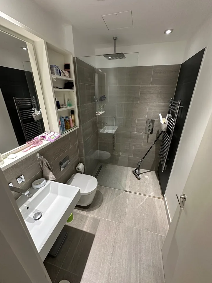 High Specification 1-Bedroom Apartment with Concierge, pop up store in Greater London, third interior view
