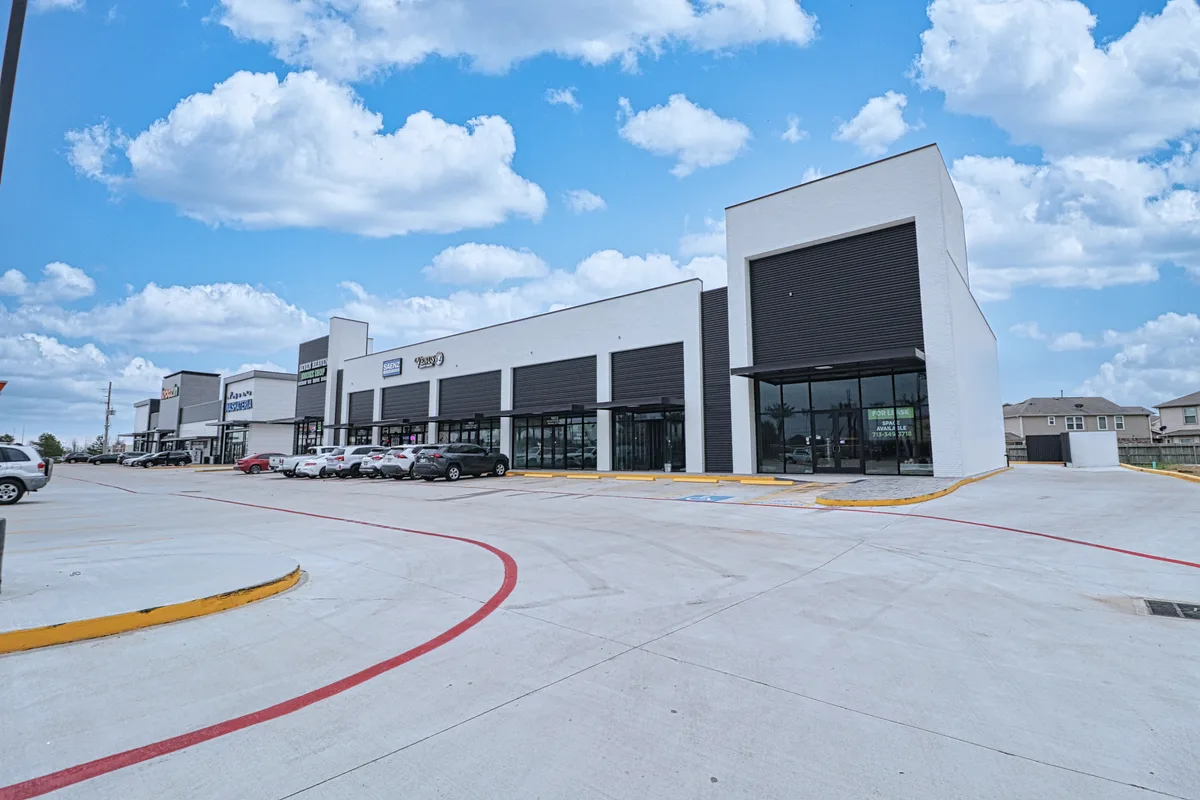 High-Visibility Retail or Restaurant Space on Major Houston Artery, 344 sqm, pop up store, interior view