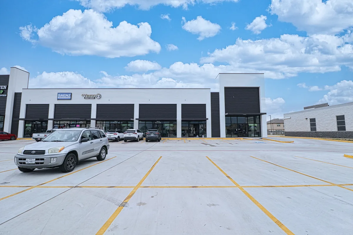 High-Visibility Retail or Restaurant Space on Major Houston Artery, 344 sqm, pop up store, second interior view