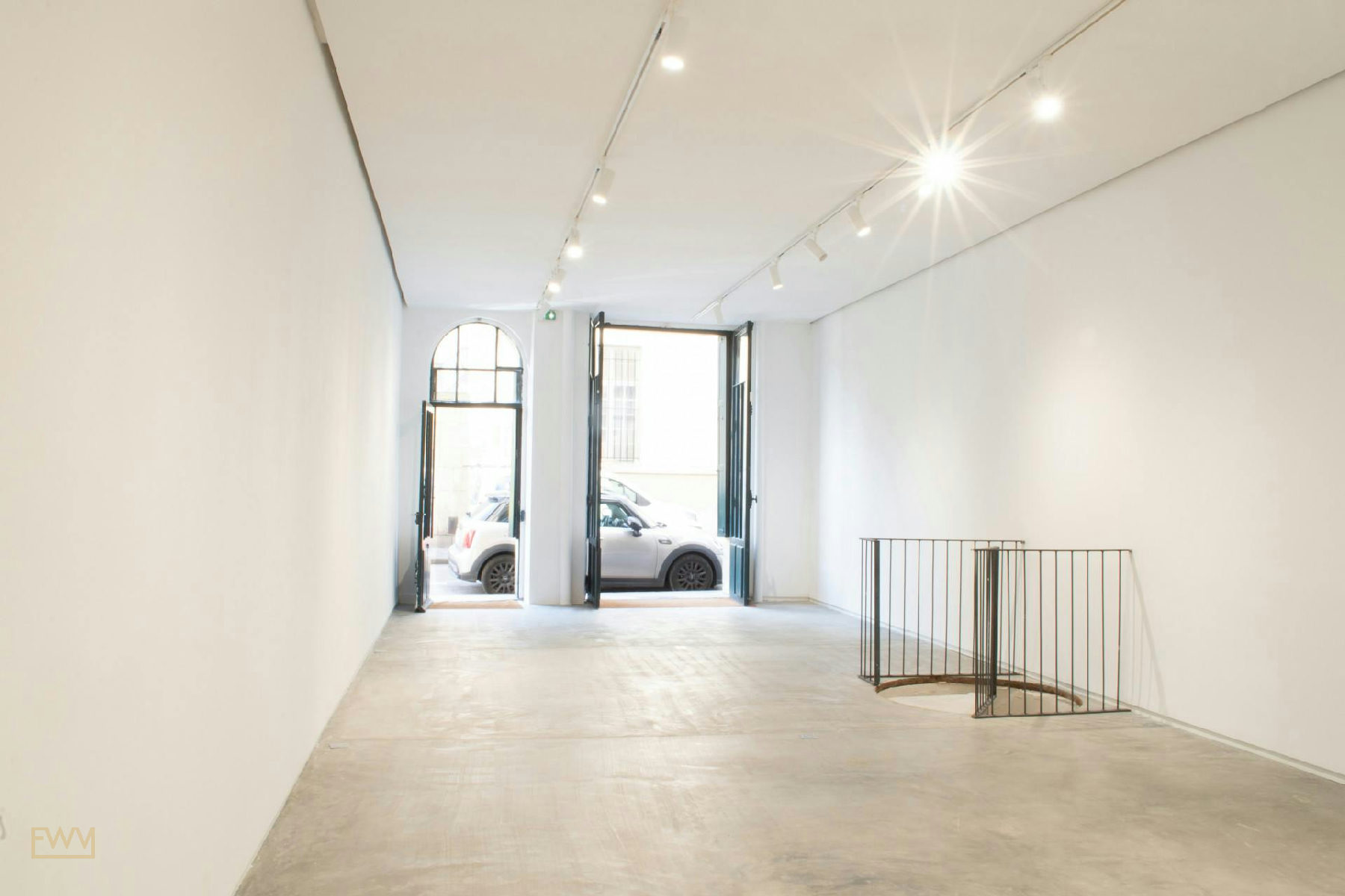 Historic 160 sqm Showroom on Rue Payenne, Paris