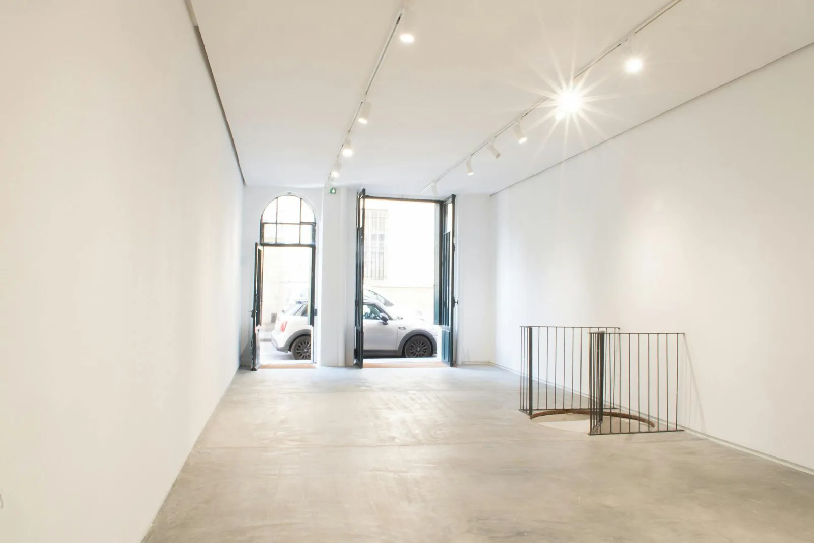 Historic 160 sqm Showroom on Rue Payenne, Paris