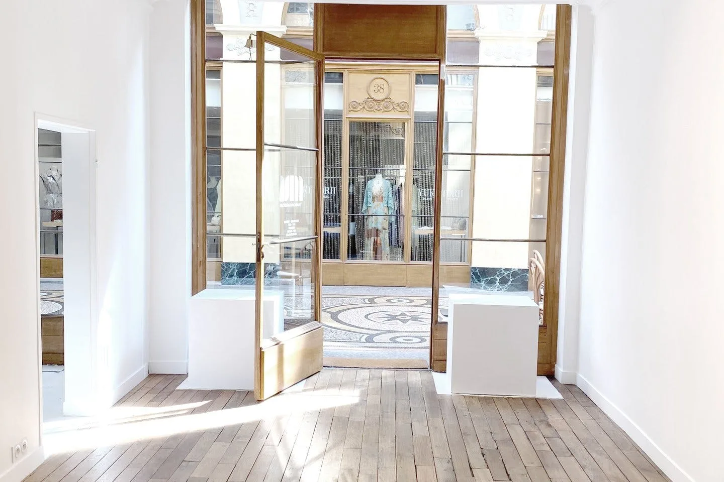 Historic Commercial Space in Galerie Vivienne, Paris — 3