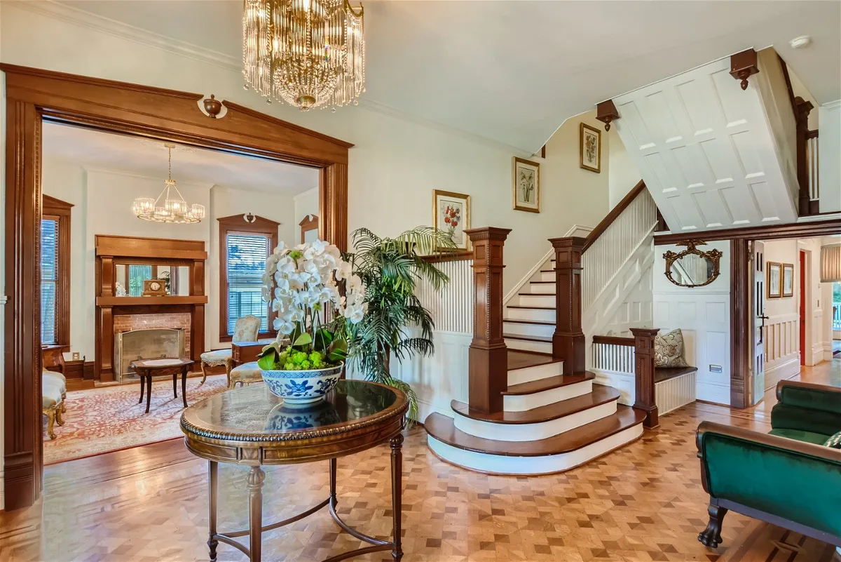 Historic Home with Casitas Ideal for Gatherings, 455 sqm, private event, pop-up rental in Dallas, interior view