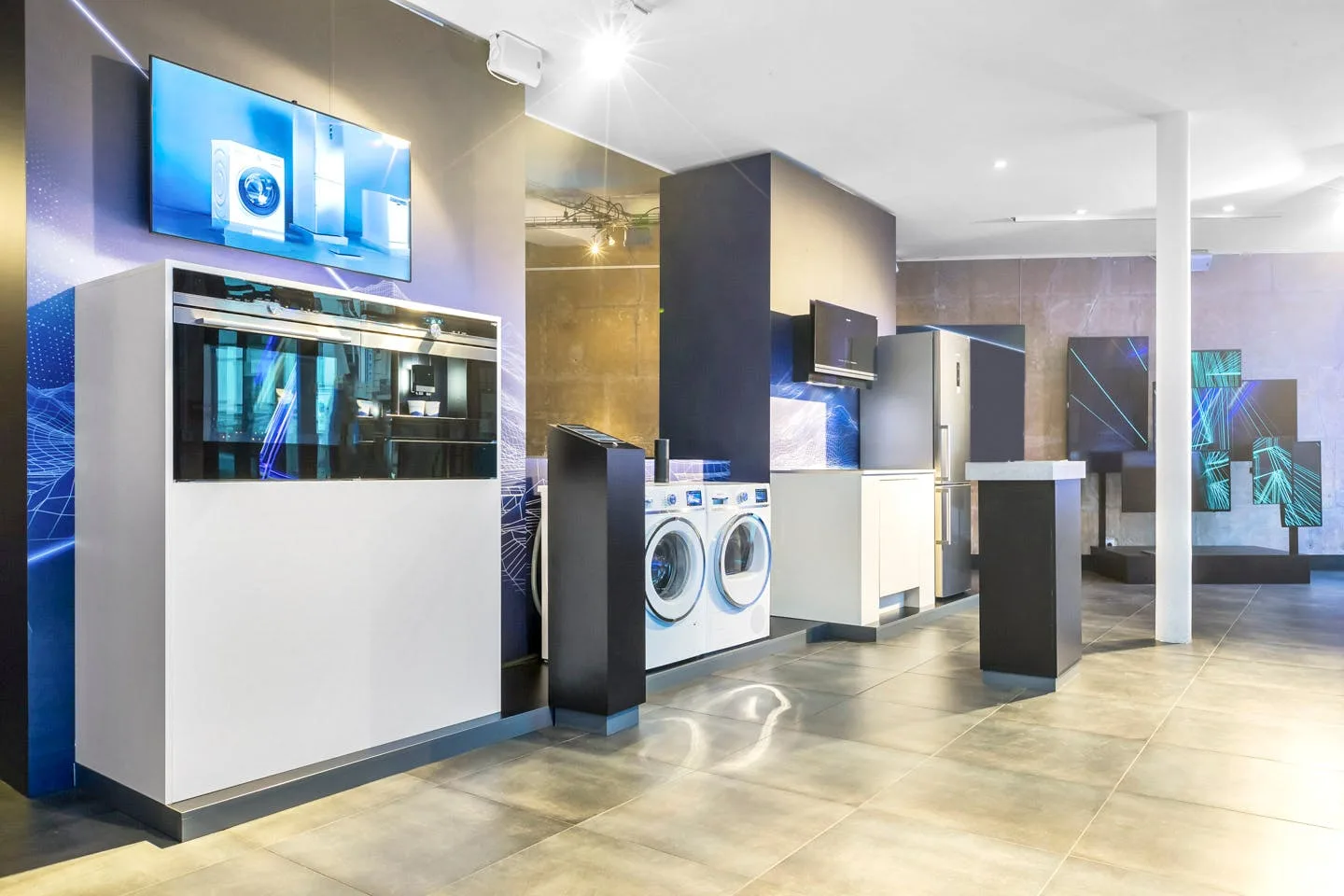 Historic Pop Up Boutique in Châtelet-les-Halles, Paris — 3