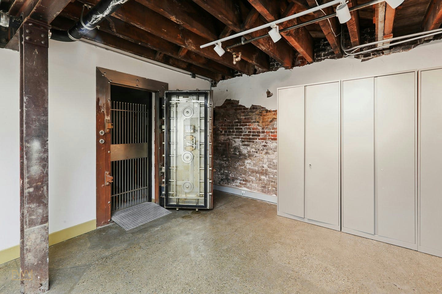 Historical Basement Space in Downtown San Francisco, 302 sqm, art exhibition, pop-up rental