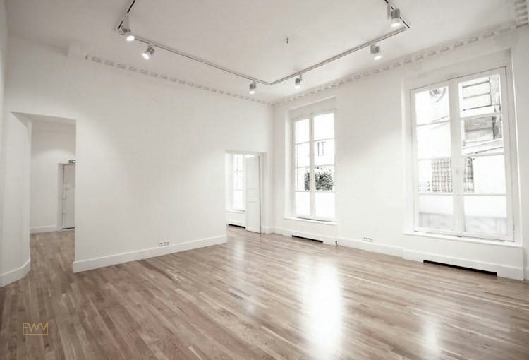 Historical Showroom on Rue des Tournelles, Paris, 115 sqm, showroom presentation, pop-up rental