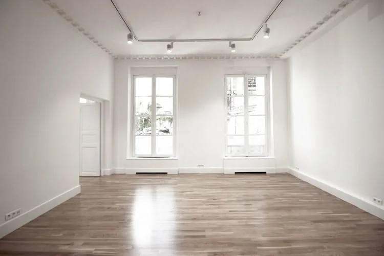 Historical Showroom on Rue des Tournelles, Paris — 2
