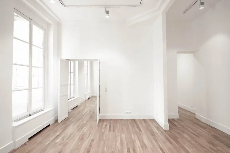 Historical Showroom on Rue des Tournelles, Paris — 3