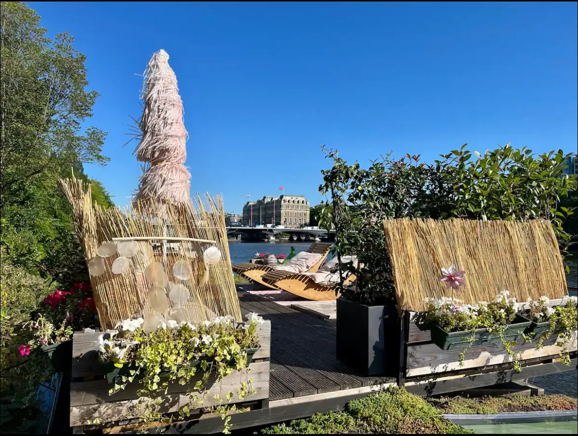 Houseboat with Terrace View of the Amstel, 90 sqm, retail activation, pop-up rental in Amsterdam, interior view