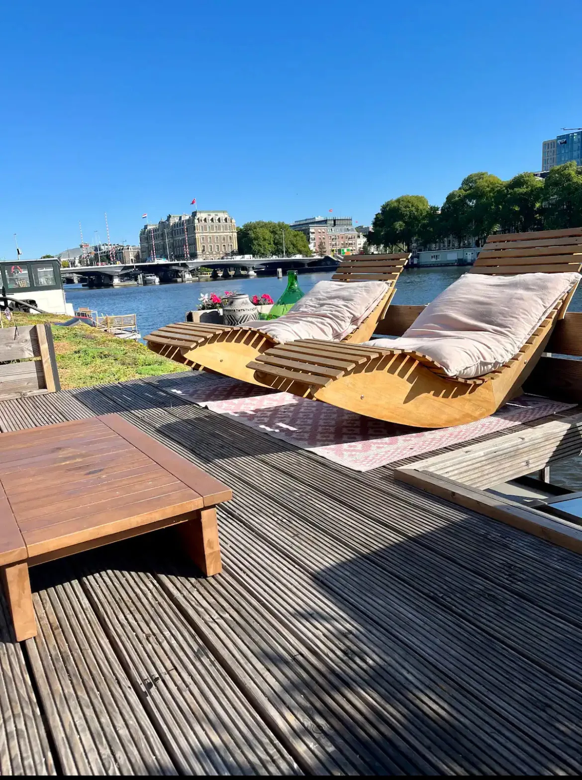 Houseboat with Terrace View of the Amstel, 90 sqm, retail activation, pop-up rental in Amsterdam, second interior view