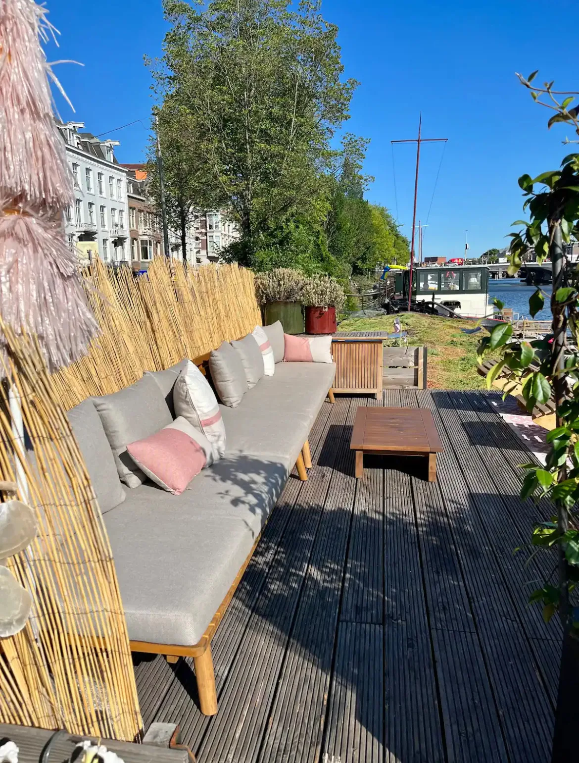 Houseboat with Terrace View of the Amstel, 90 sqm, retail activation, pop-up rental in Amsterdam, third interior view
