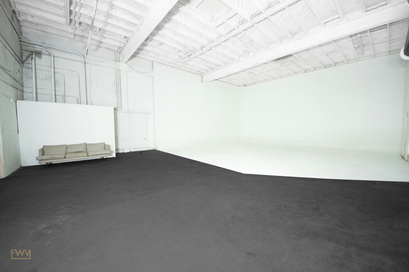 Huge 10,000 Sq Ft Warehouse Studio on David Avenue, Los Angeles, 929 sqm, photo shoot, pop-up rental