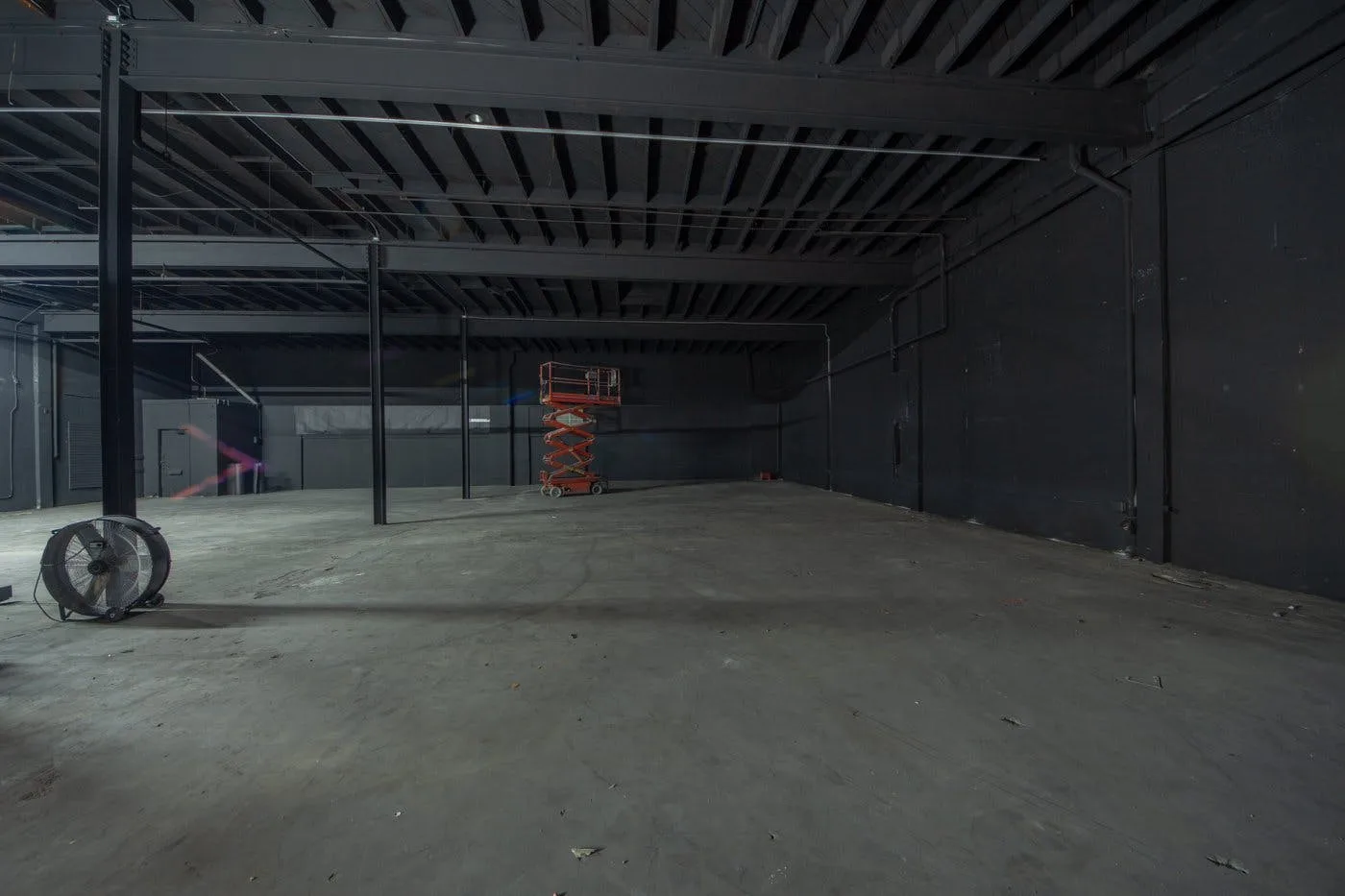 Huge 10,000 Sq Ft Warehouse Studio on David Avenue, Los Angeles — 2