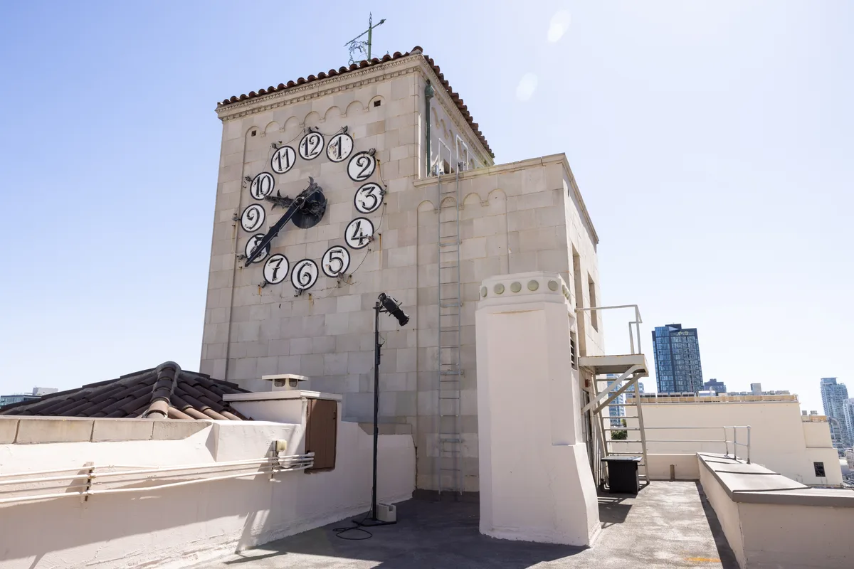 Iconic Art Deco Penthouse and Rooftop Event Space, 623 sqm, retail activation, pop-up rental in Los Angeles