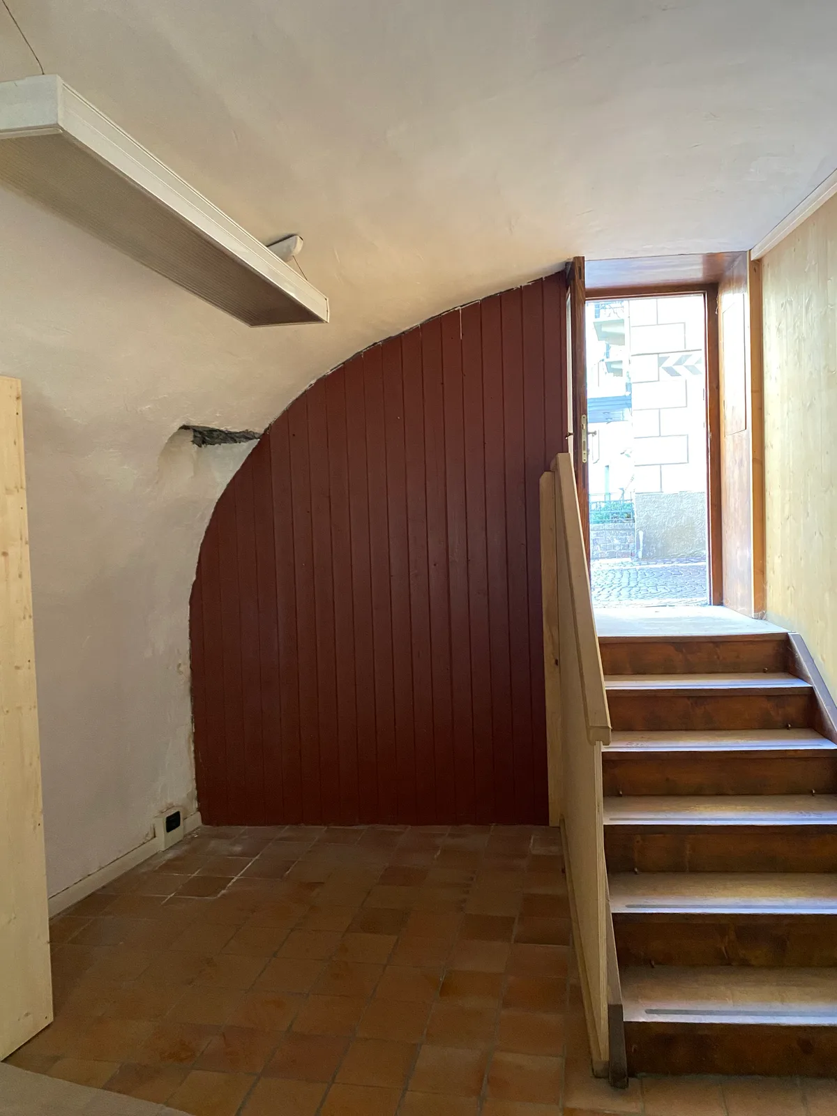 Ideal Empty Space for Temporary Shop in Bormio, 50 sqm, pop up store, third interior view