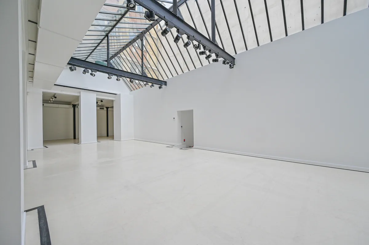 Independent Building in Saint Germain des Près, 1200 sqm, photo shoot, pop-up rental in Paris, interior view