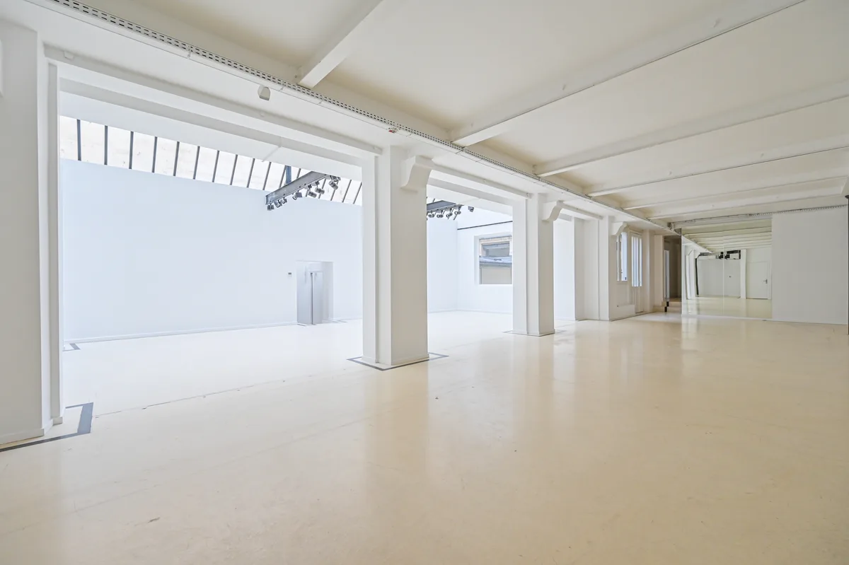 Independent Building in Saint Germain des Près, 1200 sqm, photo shoot, pop-up rental in Paris, second interior view