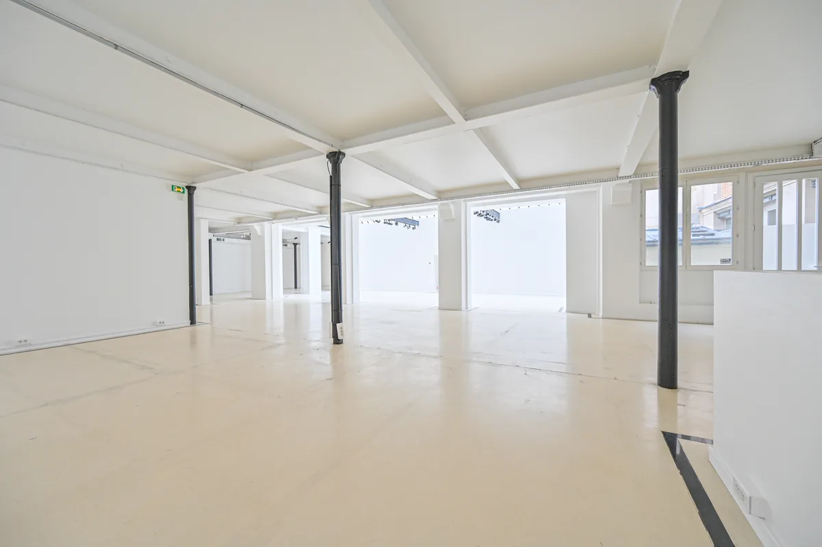 Independent Building in Saint Germain des Près, 1200 sqm, photo shoot, pop-up rental in Paris, third interior view