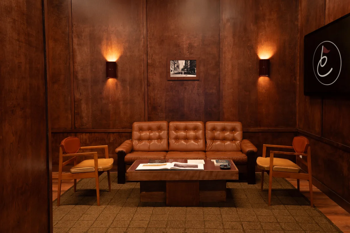 Indoor Golf Club and Versatile Event Space, 112 sqm, photo shoot, pop-up rental in New York