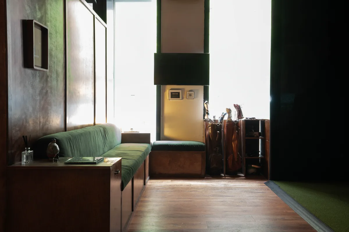 Indoor Golf Club and Versatile Event Space, 112 sqm, photo shoot, pop-up rental in New York, second interior view