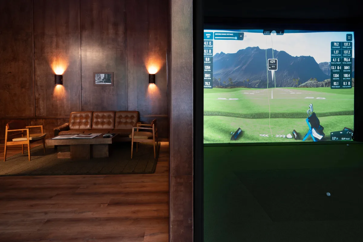 Indoor Golf Club and Versatile Event Space, 112 sqm, photo shoot, pop-up rental in New York, third interior view