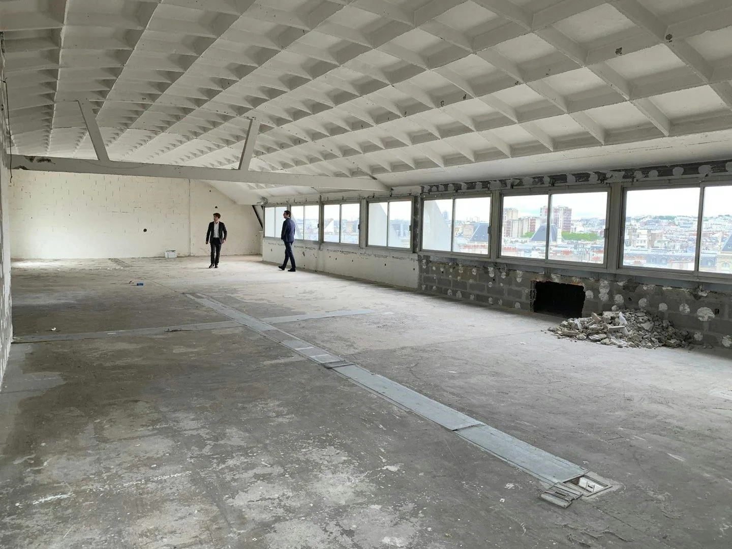 Industrial Building for Rent in Le Marais, Paris