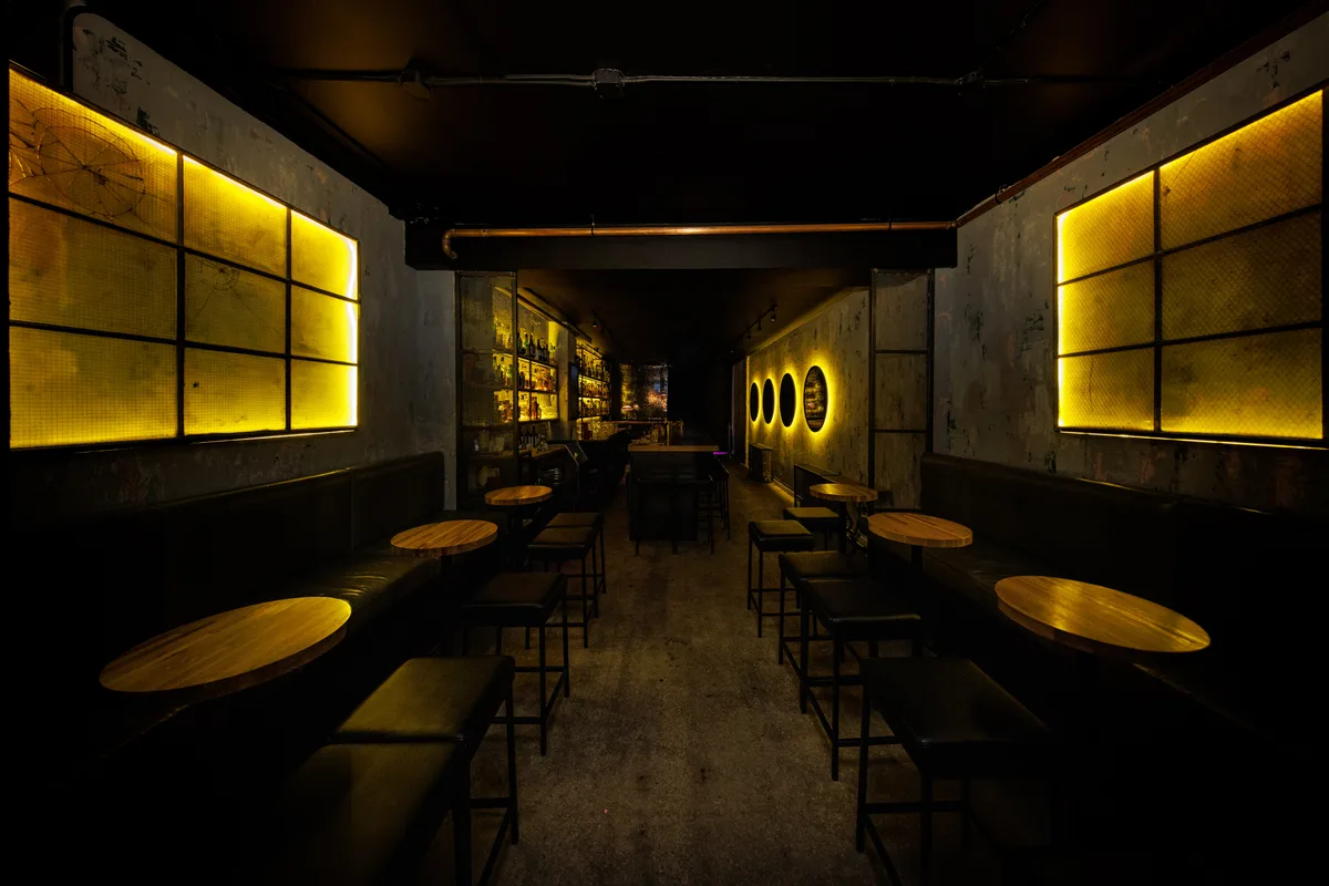 Industrial Cocktail Lounge with Unique Design Elements, 102 sqm, cocktail reception, pop-up rental in Toronto, interior view