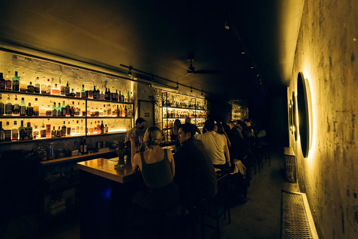 Industrial Cocktail Lounge with Unique Design Elements, 102 sqm, cocktail reception, pop-up rental in Toronto, second interi…